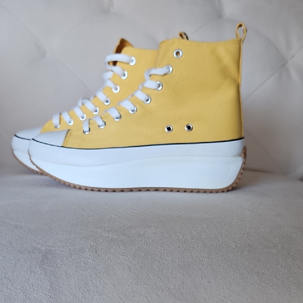Madden Girl Winnona Lace-up Platform Sneaker In "Yellow Canvas" (Size US 8.5)
